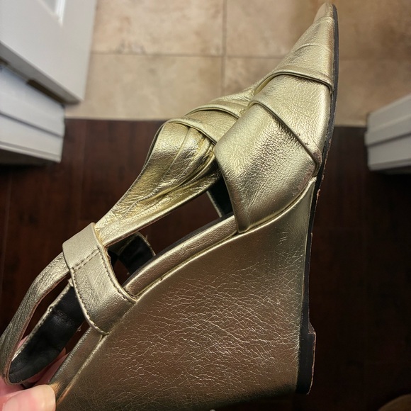 ELIZABETH & JAMES summer wedges - size 6 - Picture 4 of 4